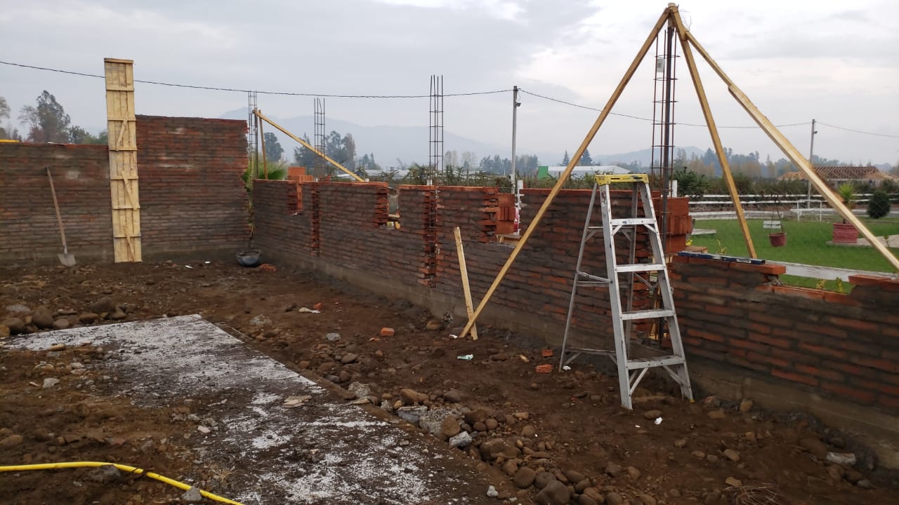 Vivienda en construcción frontal